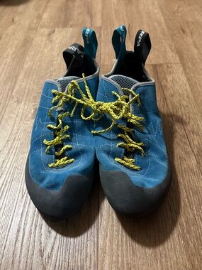 Scarpa Teal Suede Climbing Shoes with Yellow Laces